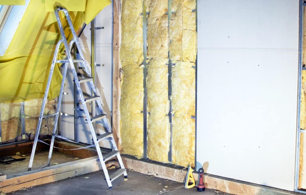 faced and unfaced insulation materials