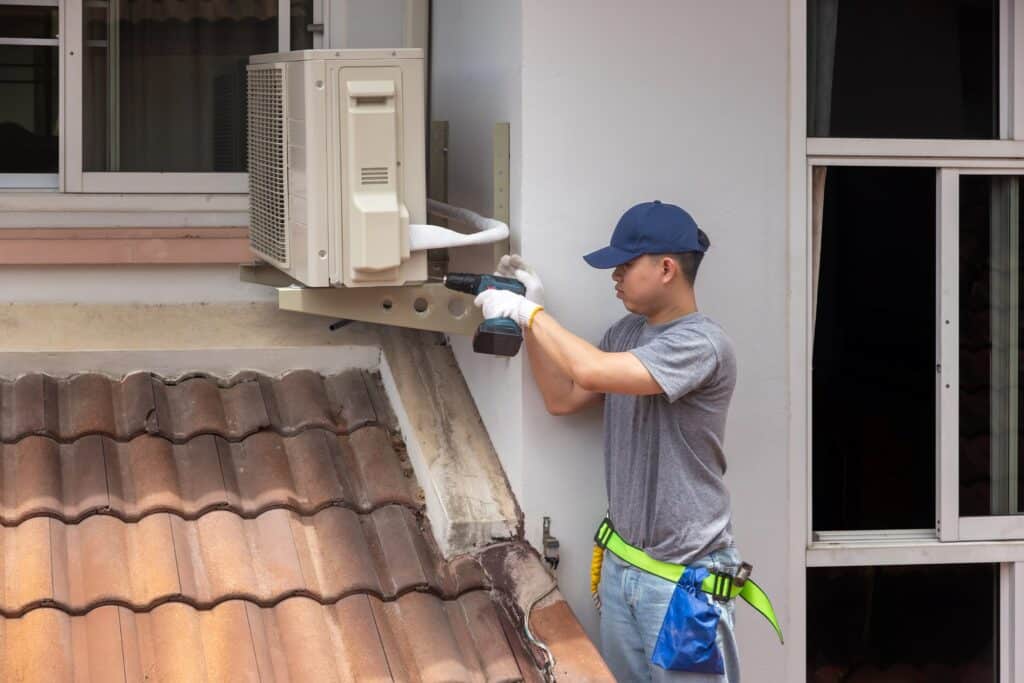hvac technician repairing an hvac system in DFW, Texas